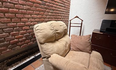 Venta Casa con Departamento rodeada de jardín