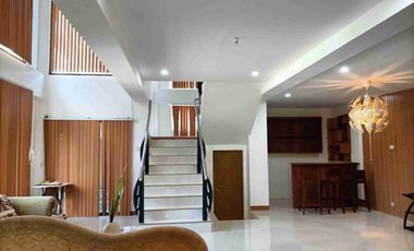 Single detached house with 6 bedrooms semi furnished inside Subd