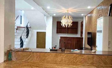 Single detached house with 6 bedrooms semi furnished inside Subd