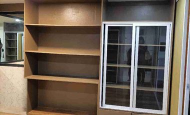 Single detached house with 6 bedrooms semi furnished inside Subd