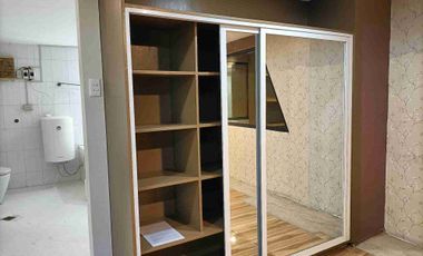 Single detached house with 6 bedrooms semi furnished inside Subd