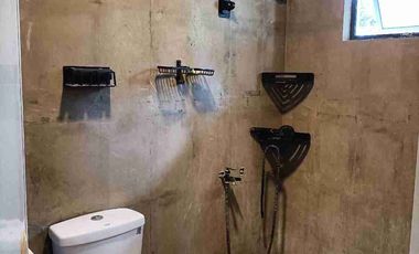 Single detached house with 6 bedrooms semi furnished inside Subd