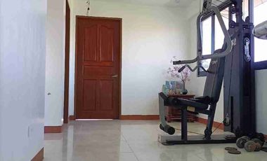 Single detached house with 6 bedrooms semi furnished inside Subd