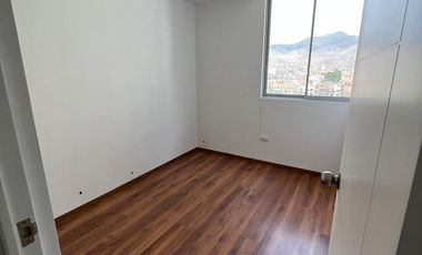 ¡EN ALQUILER AMPLIO DEPARTAMENTO EN COMAS!