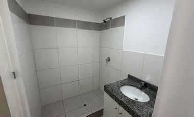 ¡EN ALQUILER AMPLIO DEPARTAMENTO EN COMAS!