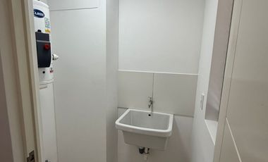 ¡EN ALQUILER AMPLIO DEPARTAMENTO EN COMAS!