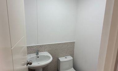 ¡EN ALQUILER AMPLIO DEPARTAMENTO EN COMAS!