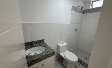 ¡EN ALQUILER AMPLIO DEPARTAMENTO EN COMAS!