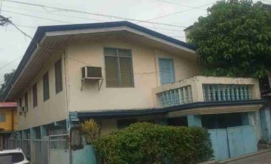 6 rooms and 5 bathrooms 2 Storey House and Lot with spacious living room.