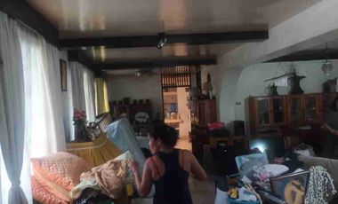 6 rooms and 5 bathrooms 2 Storey House and Lot with spacious living room.