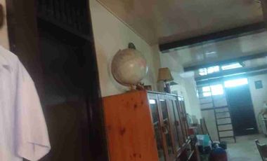 6 rooms and 5 bathrooms 2 Storey House and Lot with spacious living room.