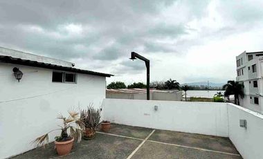 SE ALQUILA MODERNO DEPARTAMENTO TIPO LOFT ( 2 NIVELES )EN EL MALECÓN DE ENTRE RÍOS