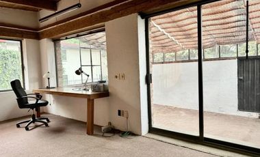 CASA EN VENTA EN BOSQUES DE LAS LOMAS, 3 RECÁMARAS, 1 RECÁMARA EN PLANTA BAJA, JARDÍN CON TERRAZA, CDMX