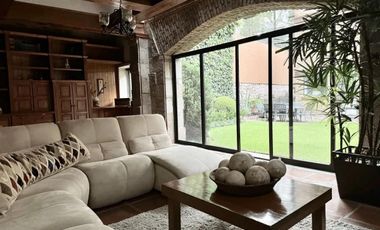 CASA EN VENTA EN BOSQUES DE LAS LOMAS, 3 RECÁMARAS, 1 RECÁMARA EN PLANTA BAJA, JARDÍN CON TERRAZA, CDMX