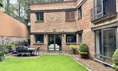 CASA EN VENTA EN BOSQUES DE LAS LOMAS, 3 RECÁMARAS, 1 RECÁMARA EN PLANTA BAJA, JARDÍN CON TERRAZA, CDMX