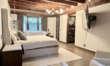 CASA EN VENTA EN BOSQUES DE LAS LOMAS, 3 RECÁMARAS, 1 RECÁMARA EN PLANTA BAJA, JARDÍN CON TERRAZA, CDMX