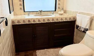 CASA EN VENTA EN BOSQUES DE LAS LOMAS, 3 RECÁMARAS, 1 RECÁMARA EN PLANTA BAJA, JARDÍN CON TERRAZA, CDMX