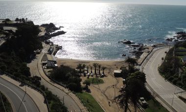 ESTUPENDO DEPARTAMENTO EN VALPARAISO, FRENTE A PLAYA TORPEDERAS, 3 DORMITORIOS 2 BAÑOS