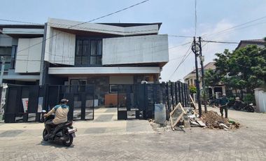 Jual Rumah Baru Mewah Hook Manyar Surabaya tengah kota