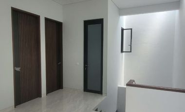 Jual Rumah Baru Mewah Hook Manyar Surabaya tengah kota