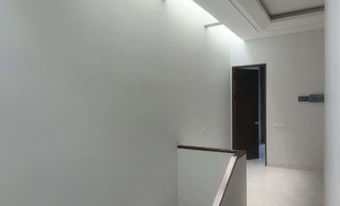 Jual Rumah Baru Mewah Hook Manyar Surabaya tengah kota