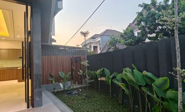 Jual Rumah Baru Mewah Hook Manyar Surabaya tengah kota