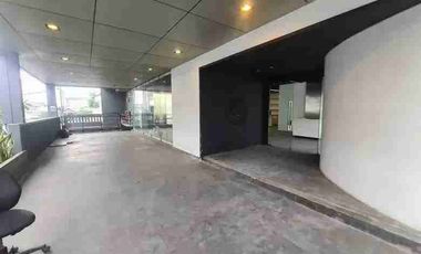 Gedung Raya Radio Dalam Ada Lift