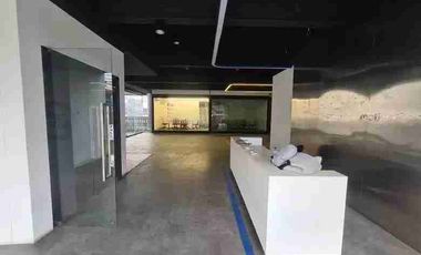 Gedung Raya Radio Dalam Ada Lift