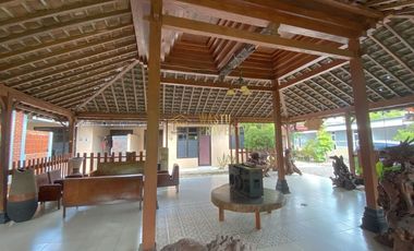 RUMAH DAN PAVILIUN JOGLO, TANAH LUAS, DEKAT KAMPUS UPN, DI MAGUWO
