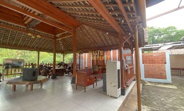RUMAH DAN PAVILIUN JOGLO, TANAH LUAS, DEKAT KAMPUS UPN, DI MAGUWO