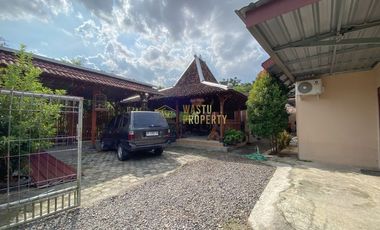 RUMAH DAN PAVILIUN JOGLO, TANAH LUAS, DEKAT KAMPUS UPN, DI MAGUWO