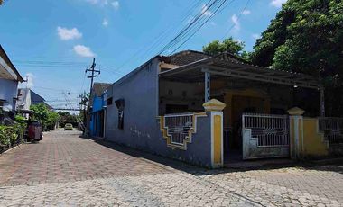 Rumah Dekat Kampus Tanah Luas