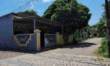 Rumah Dekat Kampus Tanah Luas