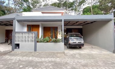 RUMAH MURAH, FULL FURNISHED DI NGAGLIK, DEKAT PASAR BESI JANGKANG