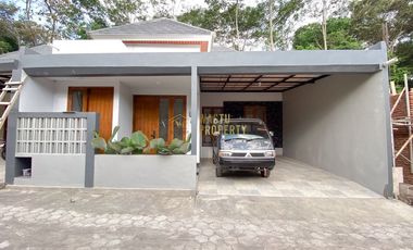 RUMAH MURAH, FULL FURNISHED DI NGAGLIK, DEKAT PASAR BESI JANGKANG