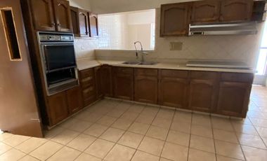 Casa en Venta en Colonia Pitic gran terreno y ubicacion privilegiada