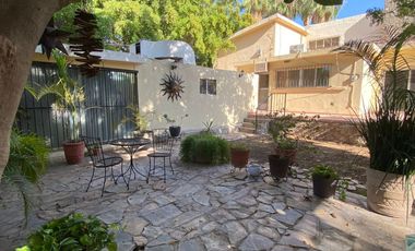 Casa en Venta en Colonia Pitic gran terreno y ubicacion privilegiada