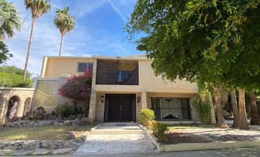 Casa en Venta en Colonia Pitic gran terreno y ubicacion privilegiada