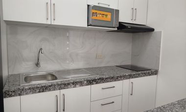 Suite amoblada de alquiler en Cumbres Altas, 1 parqueo, Los Ceibos.