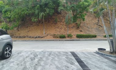 Suite amoblada de alquiler en Cumbres Altas, 1 parqueo, Los Ceibos.