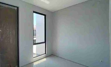 DISEWAKAN RUMAH SIAP HUNI CLUSTER RUBY PONDOK CANDRA DEKAT RAYA MERR RUNGKUT SURABAYA