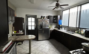 URB. PARQUES DEL RIO, CASA EN VENTA, SAMBORONDON.