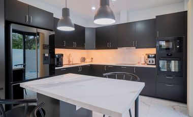 FOR SALE: 4 Bedroom in The Orchard Golf and Country Club, Dasmarinas