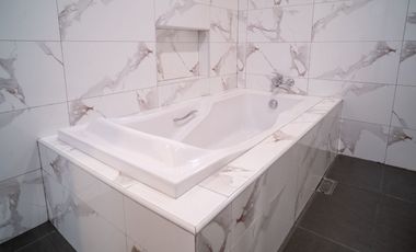 FOR SALE: 4 Bedroom in The Orchard Golf and Country Club, Dasmarinas