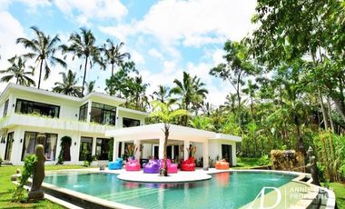 FREEHOLD MODERN HILLSIDE VILLA OVERLOOKING TO THE NATURE