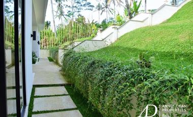 FREEHOLD MODERN HILLSIDE VILLA OVERLOOKING TO THE NATURE