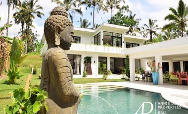 FREEHOLD MODERN HILLSIDE VILLA OVERLOOKING TO THE NATURE