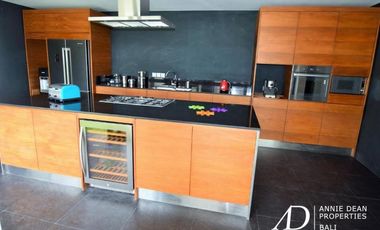 FREEHOLD MODERN HILLSIDE VILLA OVERLOOKING TO THE NATURE