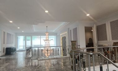 Dijual Rumah Dengan 6 Kamar Tidur Style Simple Classic Area Denpasar