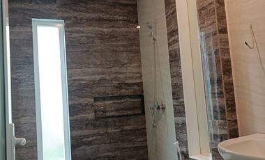 Dijual Rumah Dengan 6 Kamar Tidur Style Simple Classic Area Denpasar